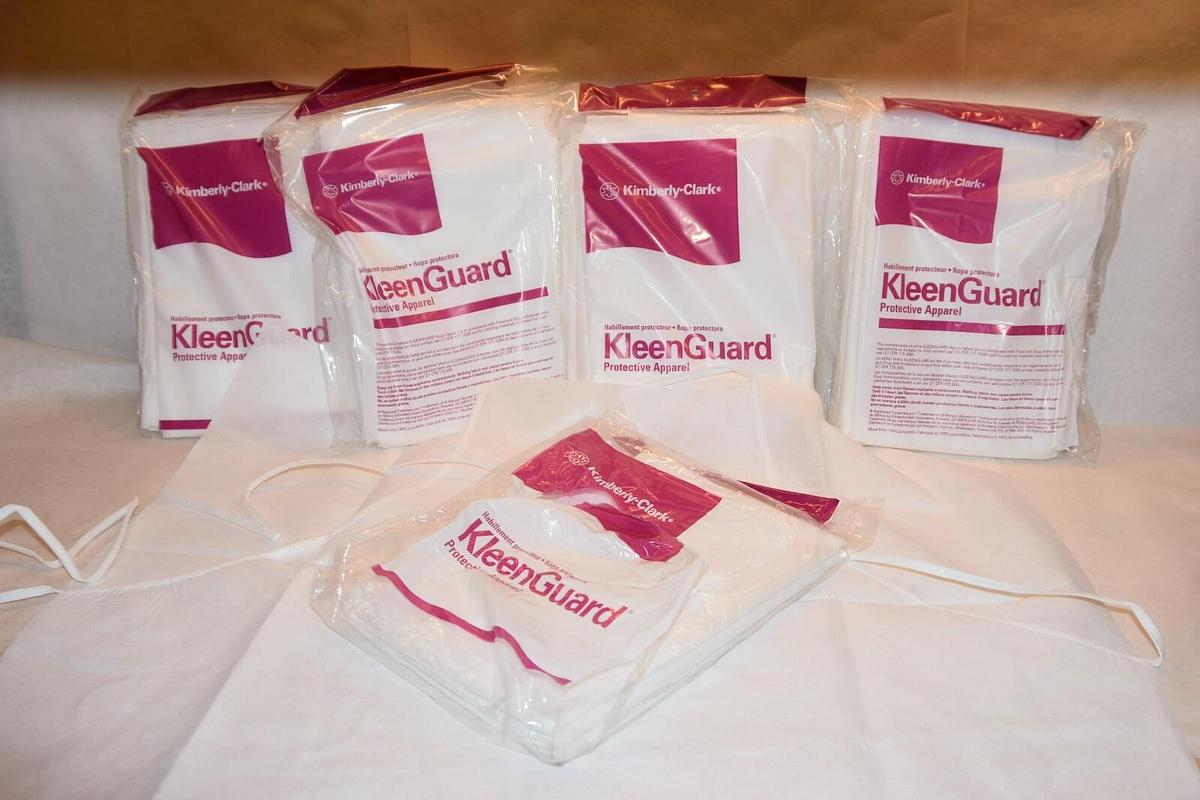 (Lot of 20) KIMBERLY-CLARK 1047517 6500 70 KleenGuard Protective Apparel Apron