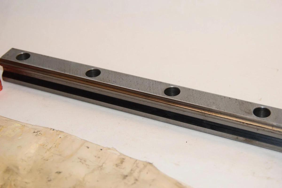 (NEW) THK HSR30LR1SS+520L 520mm Length 30mm Bar Width Linear Guide