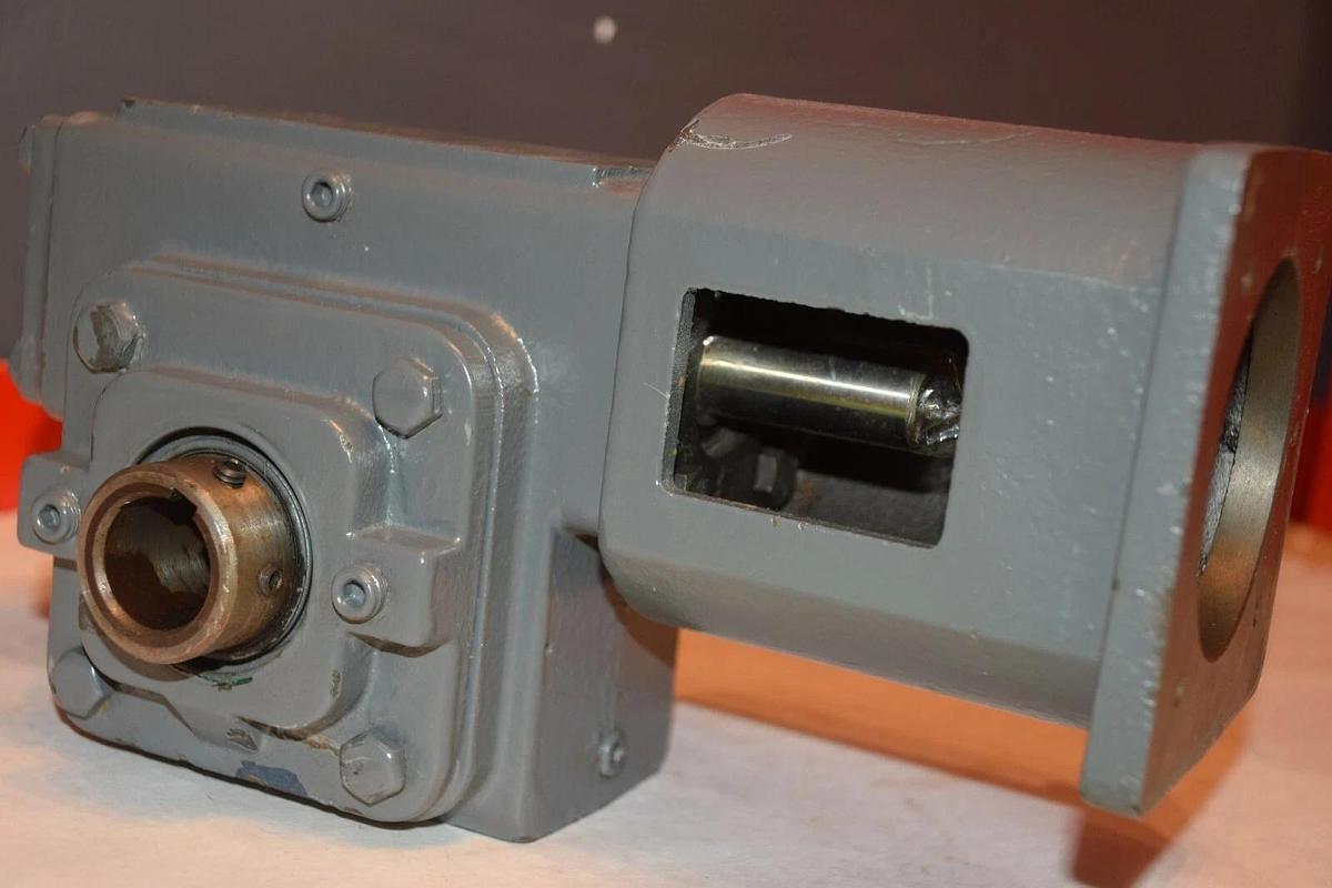 NEW WINSMITH 917CDSNB 917CDSB500X0C1 15 RATIO, 89 HP, 1750 RPM SPEED REDUCER