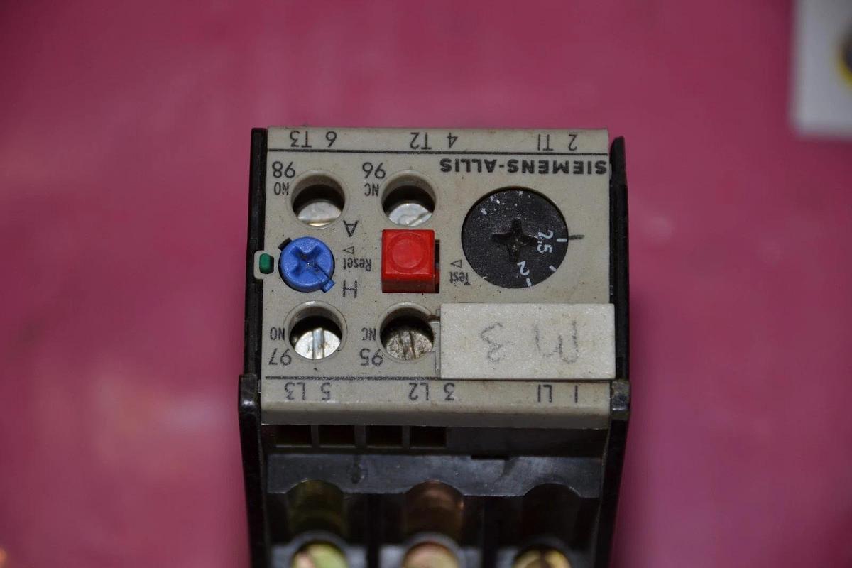 Used SIEMENS-ALLIS Overload Relay OLR0320 OLR-0320 OLR 0320 2-3.2AMP 2-3.2 AMP A