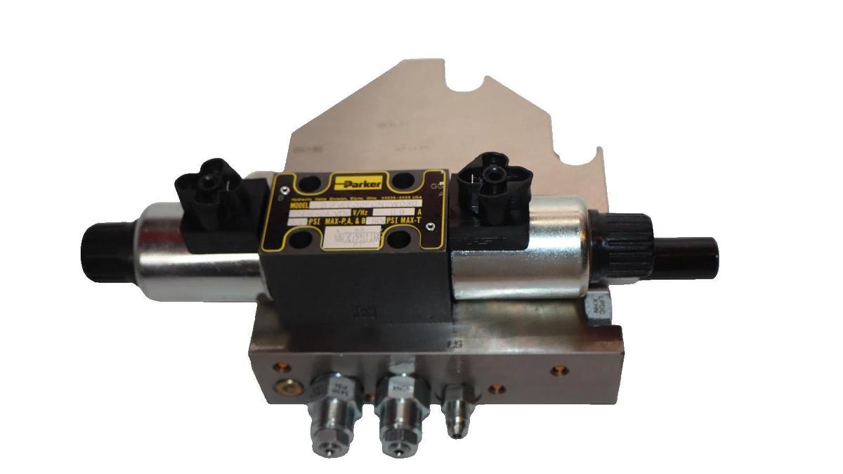 Parker Hyd Directional Control Valve D1FWE02FCNJW030 W/Daman Manifold D28350 NEW