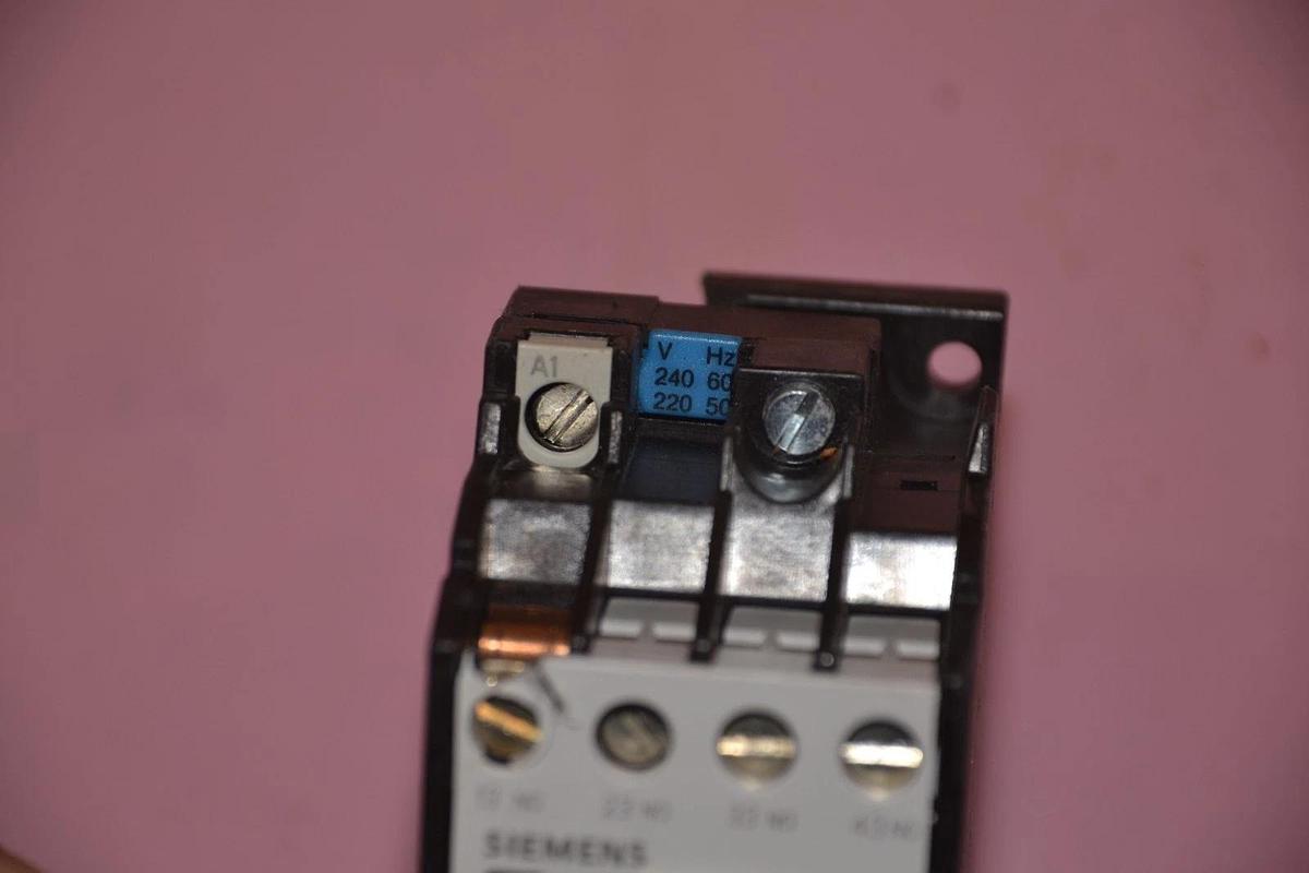 Used SIEMENS RELAY 3TH4040-0A 3TH4040 0A 3TH40400A 16 A 220/240 V 50/60 HZ