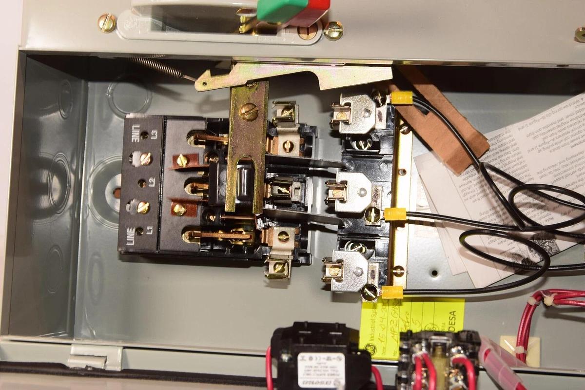 GE CR308BT02RA1DALKA 30A 250V 300-Line Size 0 Control Combination Starter NEW