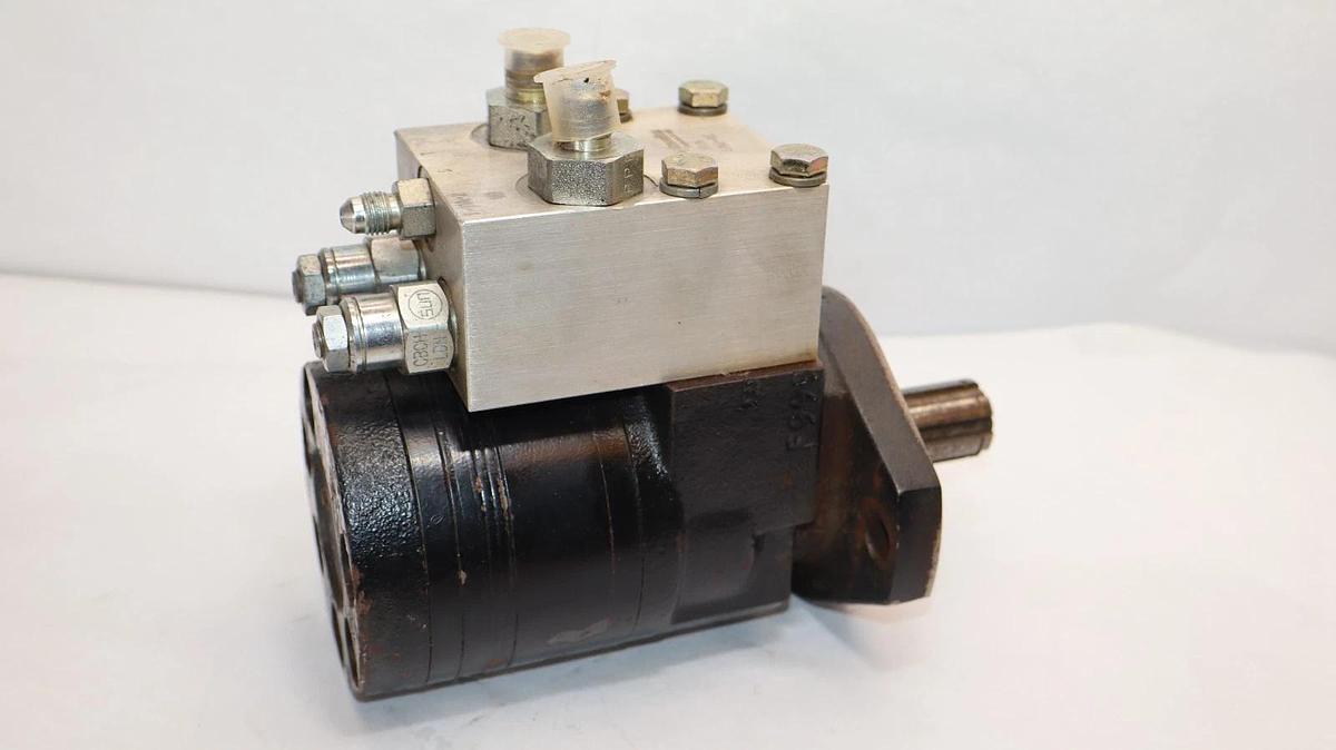 Used Altec 354-40051 DC 20812-1382 Hydraulic Pump w/ Sun Hydraulics 1EN2-AC Manifold