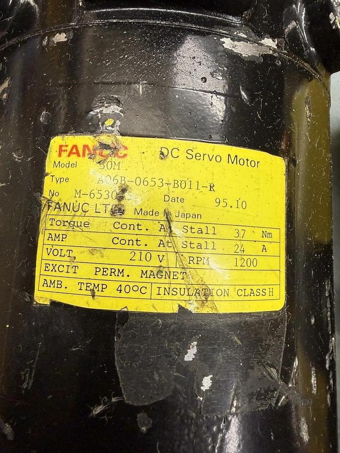 Used Fanuc DC Servo Motor 30M A06B-0653-B011-R A06B0653B011R *Connector chipped READ