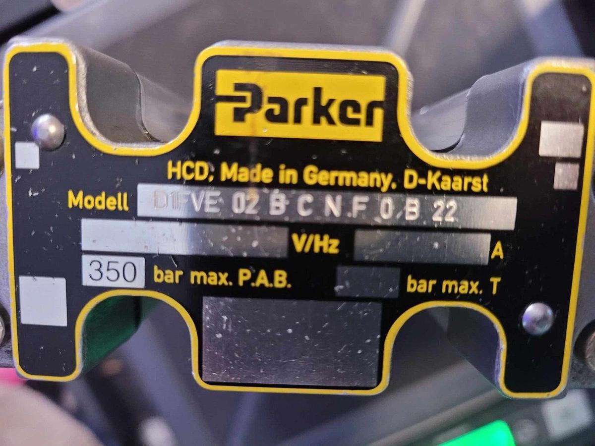 PARKER Prop Directional Control Valve D31FTE02CC4NF0022  D1FVE02BCNF0B22 (NEW)