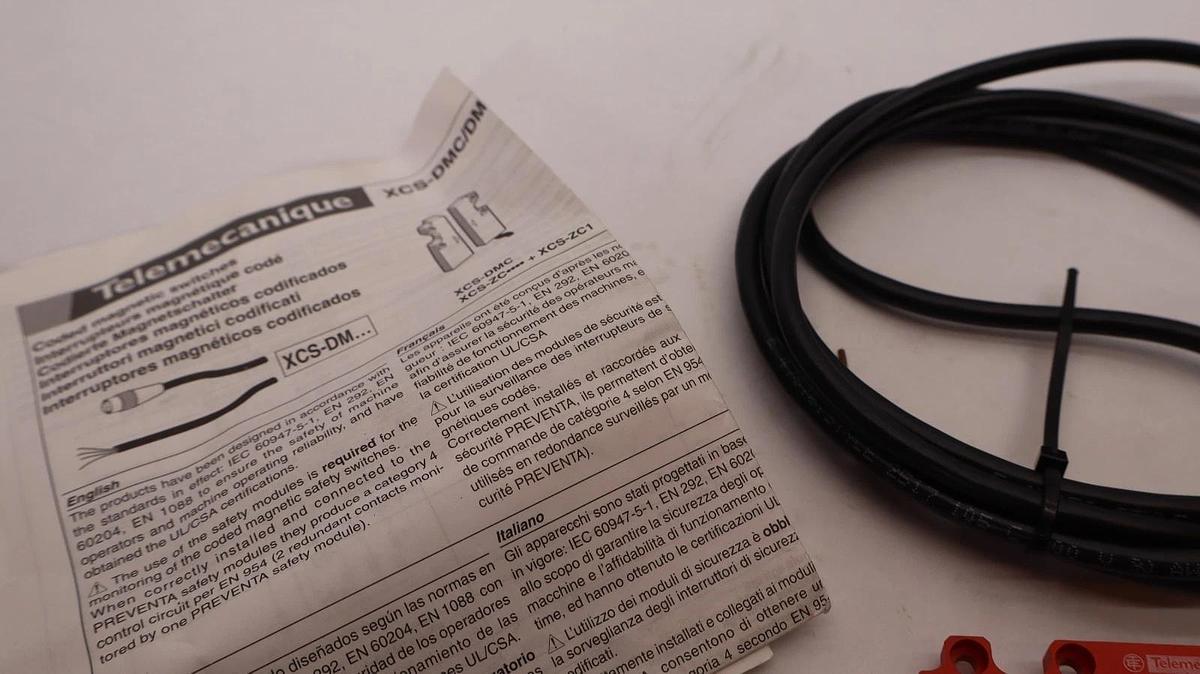Telemecanique XCS DMC5902 , XCS-ZC5902 Short Magnetic Safety Switch (New)