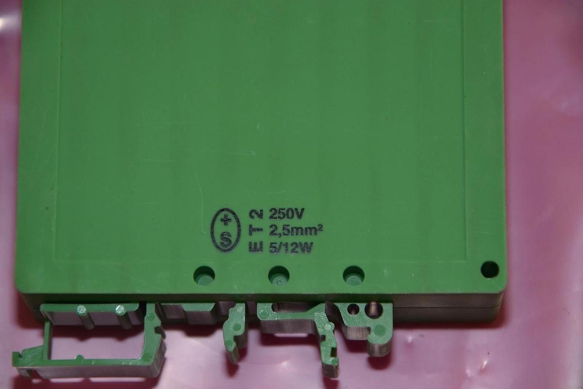 Used (LOT OF 2) PHOENIX CONTACT UEGM COMPONENT HOLDER 6 POSITION