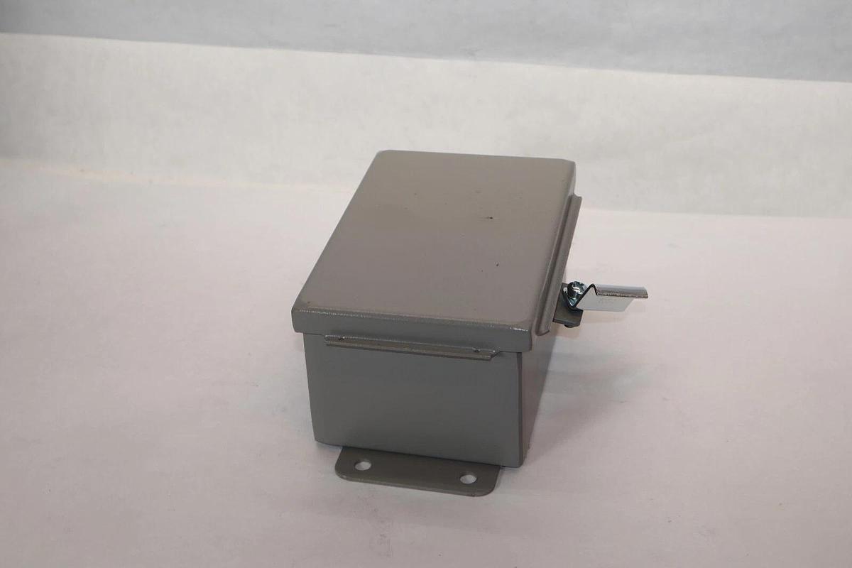 (NEW) WIEGMANN Hubbell B060403CH TYPE 12 Enclosure 6" X 4" X 3"