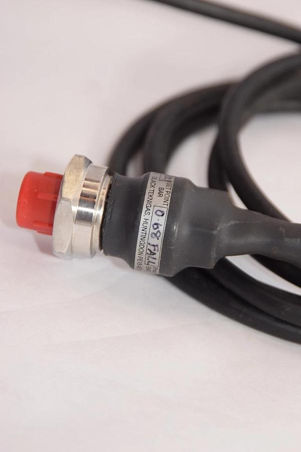 (NEW) BLACK TEKNIGAS ACTU038112/22 Pressure Switch