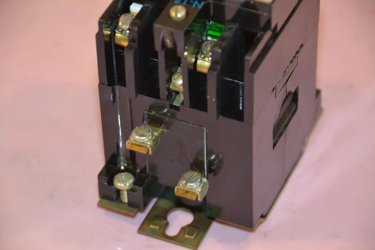 General Electric 600v Industrial Relay CR120B01122BNUC  Coil: 110/120v NEW