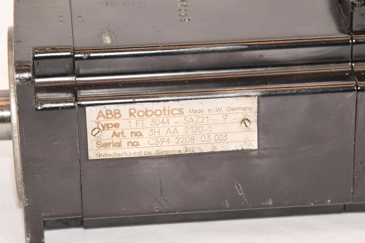 Used ABB ROBOTICS 1 FT 3044-5AZ21-9-Z Servo Motor
