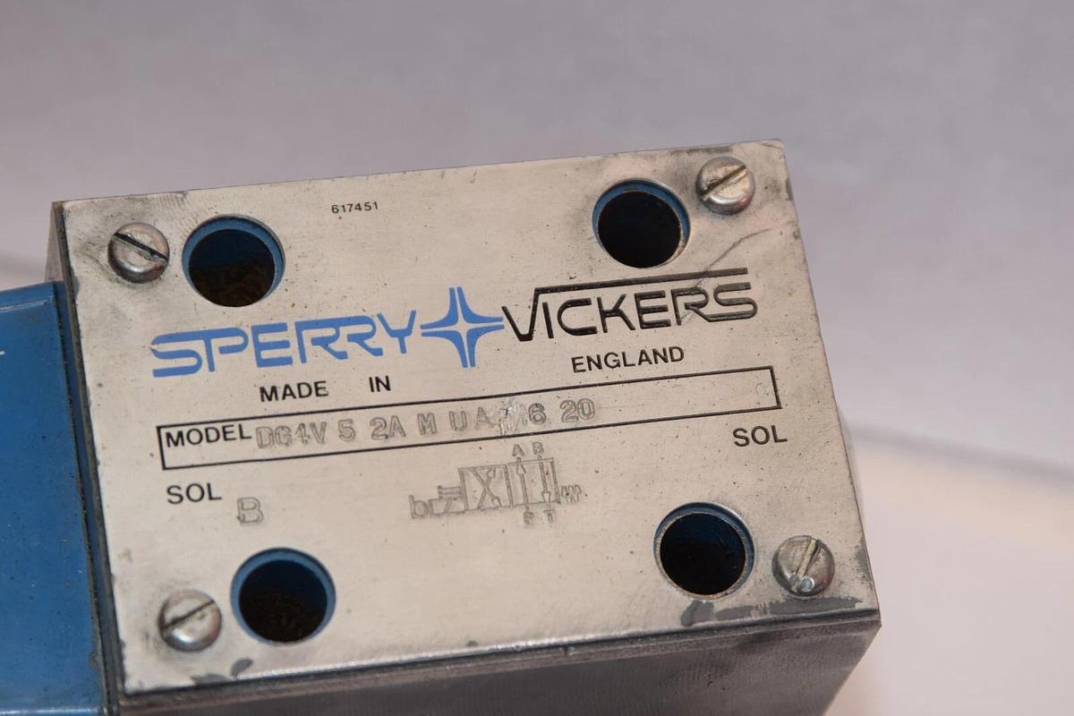 (NEW) VICKERS SPERRY DG4V 5 2A MUA 6 20 DG4V52AMUA620 Directional Control Valve