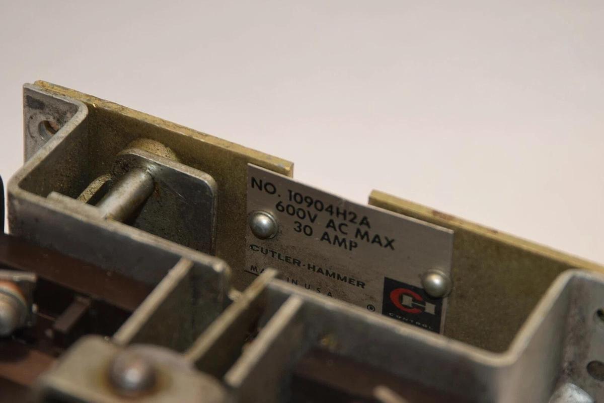 Used CUTLER HAMMER 10904H2A 600V 30A Coil Starter