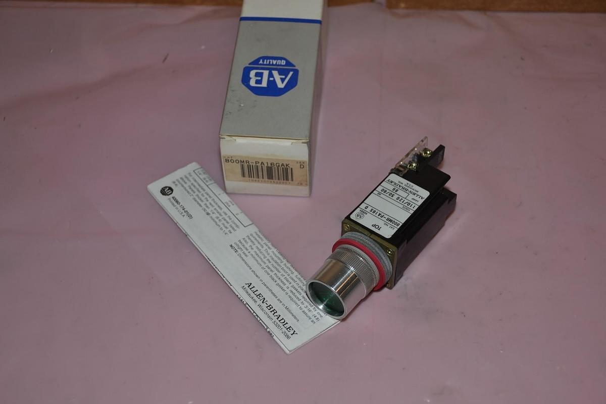 ALLEN BRADLEY 800MR-PA16GAK SER D 120V ILLUMINATED GREEN PUSH BUTTON NEW
