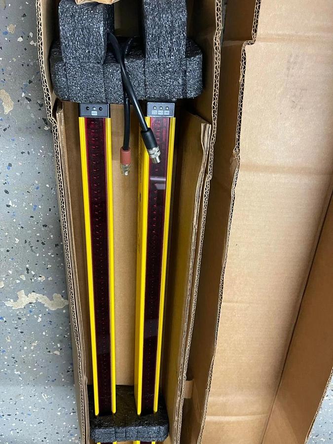 OMRON MSF4800S-30-1200-15X-15R MSF4800S30120015X Safety Light Curtain set (NEW)