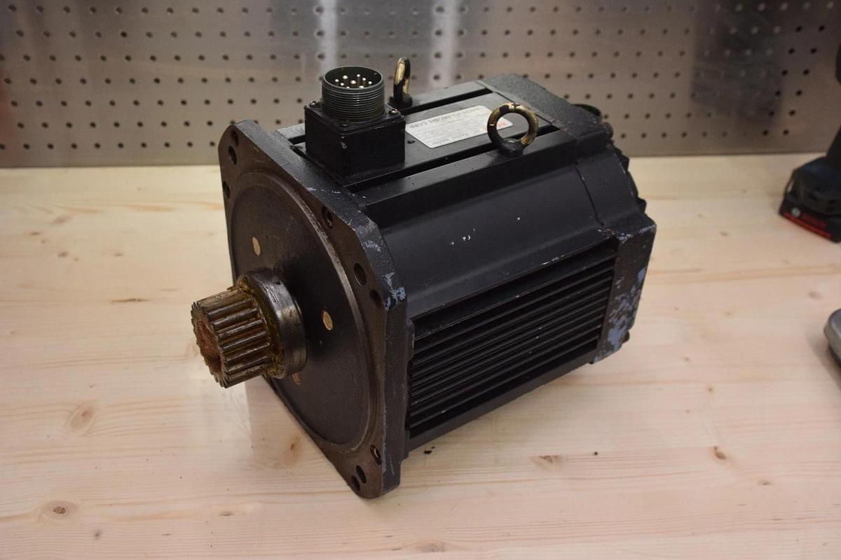 Used NACHI SERVO Motor USADED-37-FC43X USADED-37-FC43 X 3.7KW 2000 RPM 18.6A