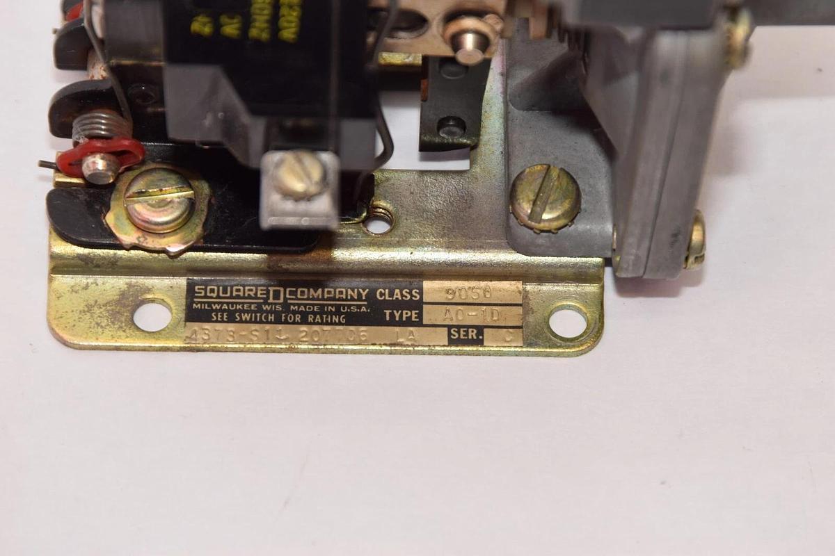 Used SQUARE D 9050 A0-1D 9050A01D Pneumatic Timing Relay 120V Coil