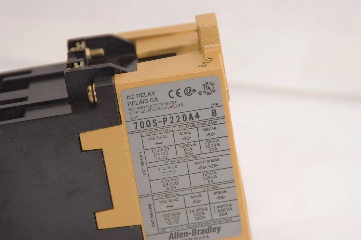 Used ALLEN BRADLEY 700S-P220A4 Series B Safety Control Relay