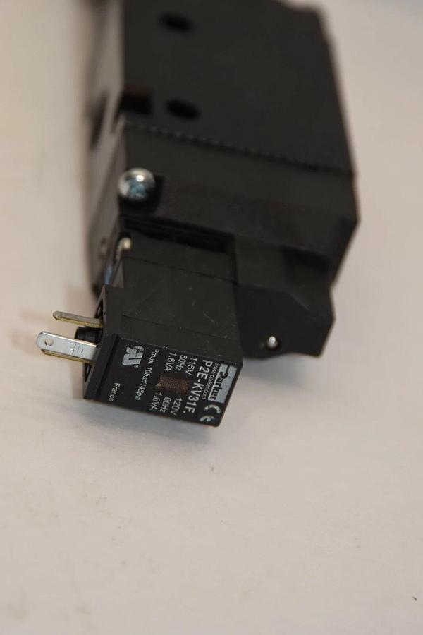 (NEW) PARKER B5J1BB553C 150psi P2E-KV31F 115/120V Coil Solenoid Valve