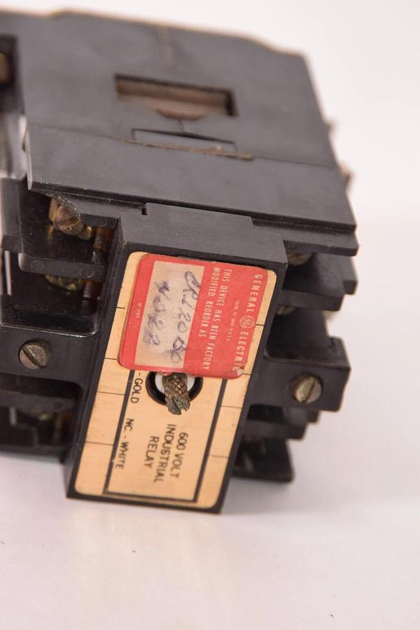 Used GE GENERAL ELECTRIC CR120B04022 600V Industrial Relay 55-513696G22 , 120V Coil