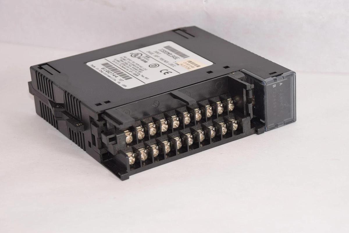 Used GE FANUC  Input Module  IC693MDL645E 7.5ma 24Vdc 16pt Pos/Neg Logic*No Cover*