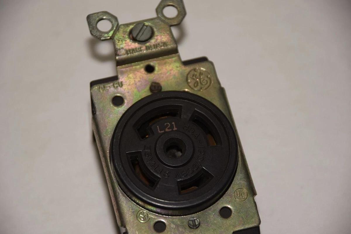 GE GENERAL ELECTRIC L-21 30A 120/208V 3 PHASE TWIST LOCK RECEPTACLE NEW