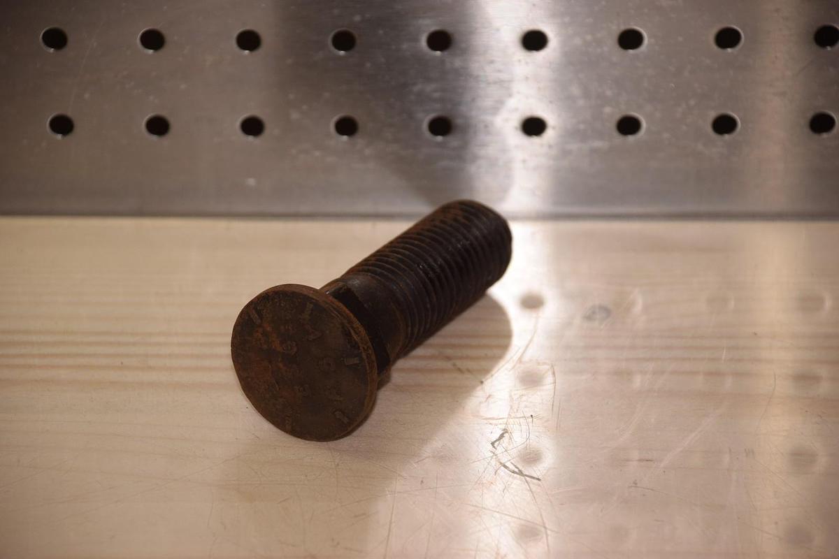 ABELE 2110881 BOLT FOR BLADES ON TROJAN LOADER B NEW