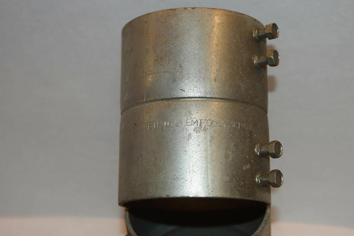 NEW (LOT OF 2) ETP 3CP48C EMT ONLY 3-1/2" COUPLING SET SCREW