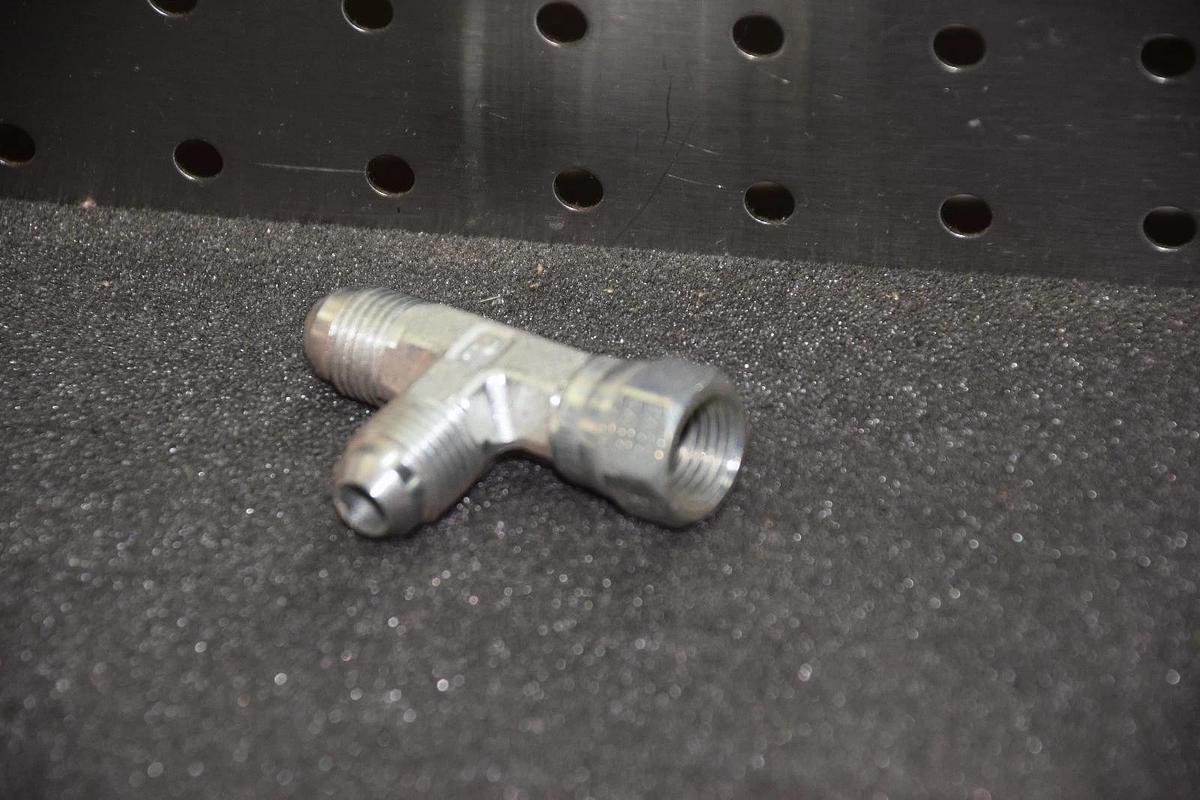 PARKER  6 R6X-S Parker #6 Male JIC by #6 Female JIC Swivel by #6 Male JIC Tee