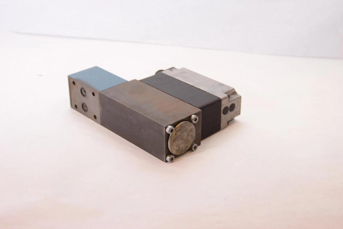 Used BOSCH 0 811 402 072 0811402072 3...80 bar 24V Proportional Valve