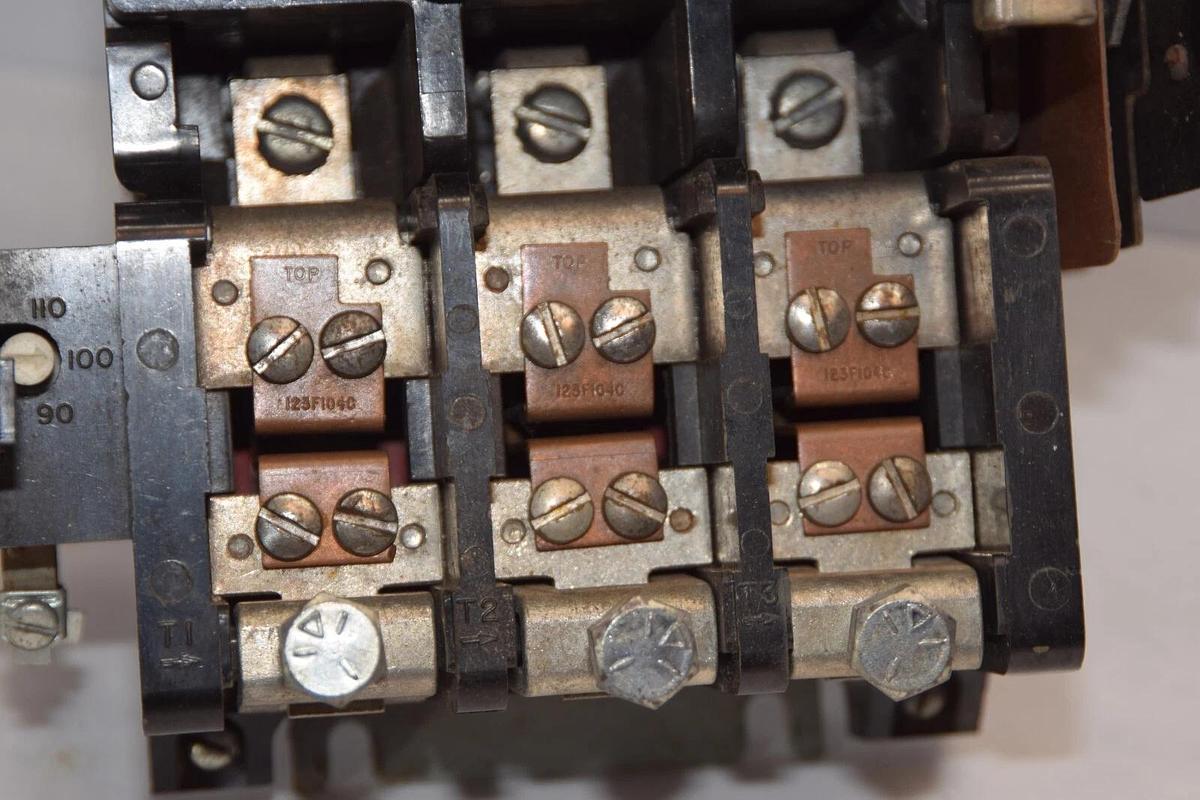 Used GE GENERAL ELECTRIC CR306F0**ABNA Size 4 Starter 120V Coil *Damaged Contact*