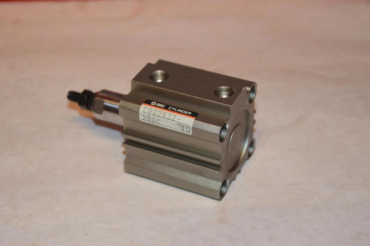 Used SMC CDQ2B32-20DC PNEUMATIC CYLINDER