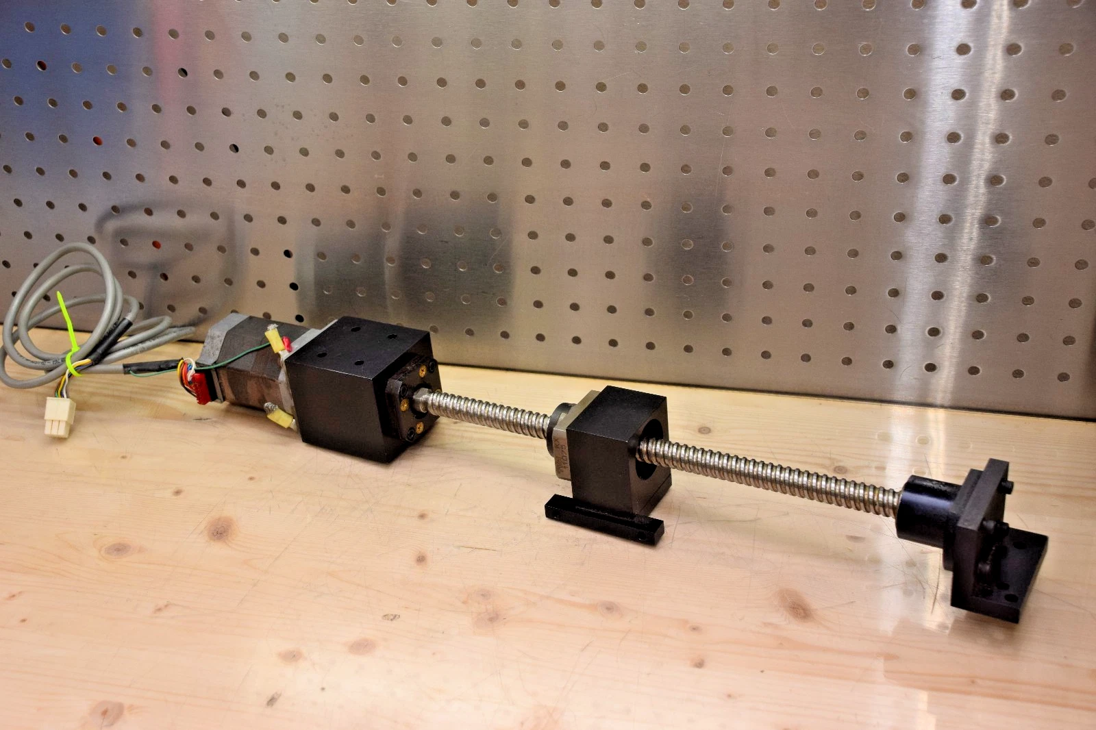 Used PACIFIC SCIENTIFIC P22NRXA-LNN-NS-00 MOTOR, Ball Screw, leaner slide rail motor