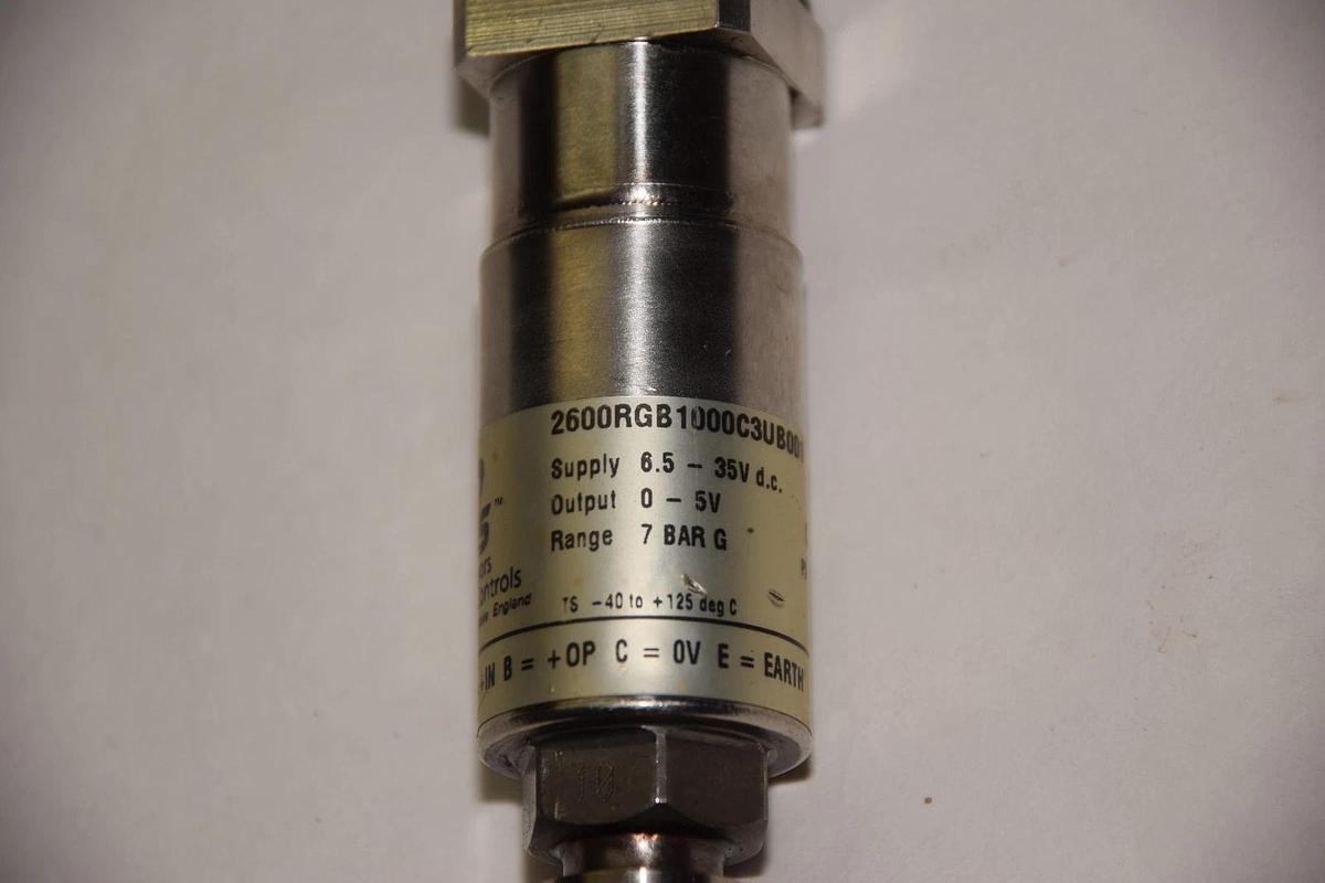 Used GEMS SENSORS 2600RGB1000C3UB001 Range - 7BAR G output 0-5V supply 6.5-35VDC