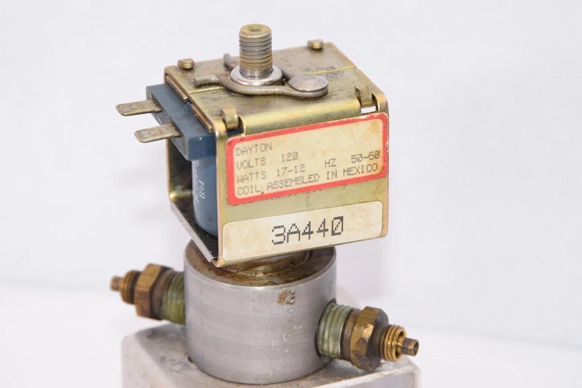 Used DAYTON 3A440 Operating Valve With W9440 BC/C 314CB X-13551-72 Coil 120V