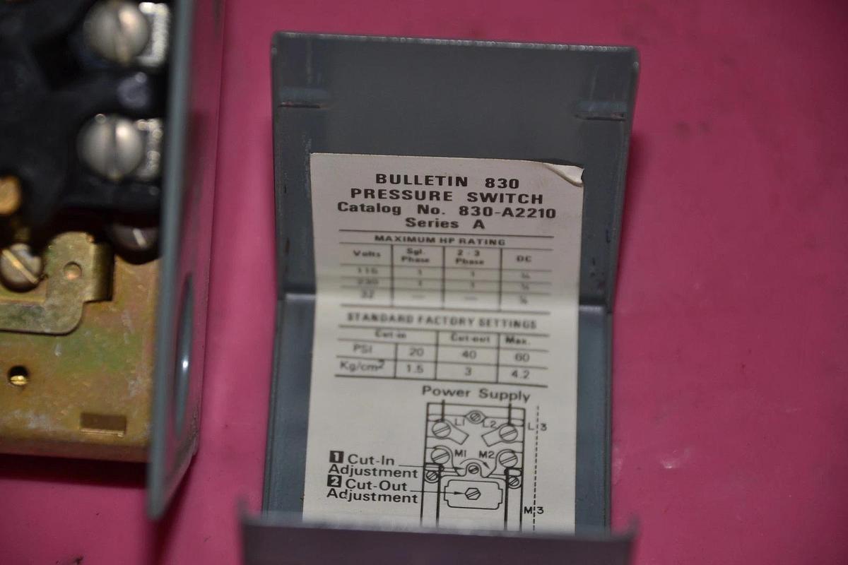 ALLEN BRADLEY PRESSURE SWITCH 830-A2210 830 A2210 830A2210 SER.A NEW