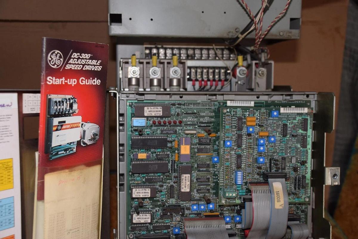 Used GE GENERAL ELECTRIC DC-300 Adjustable speed drive 7VXAS057CD05  10HP 240V