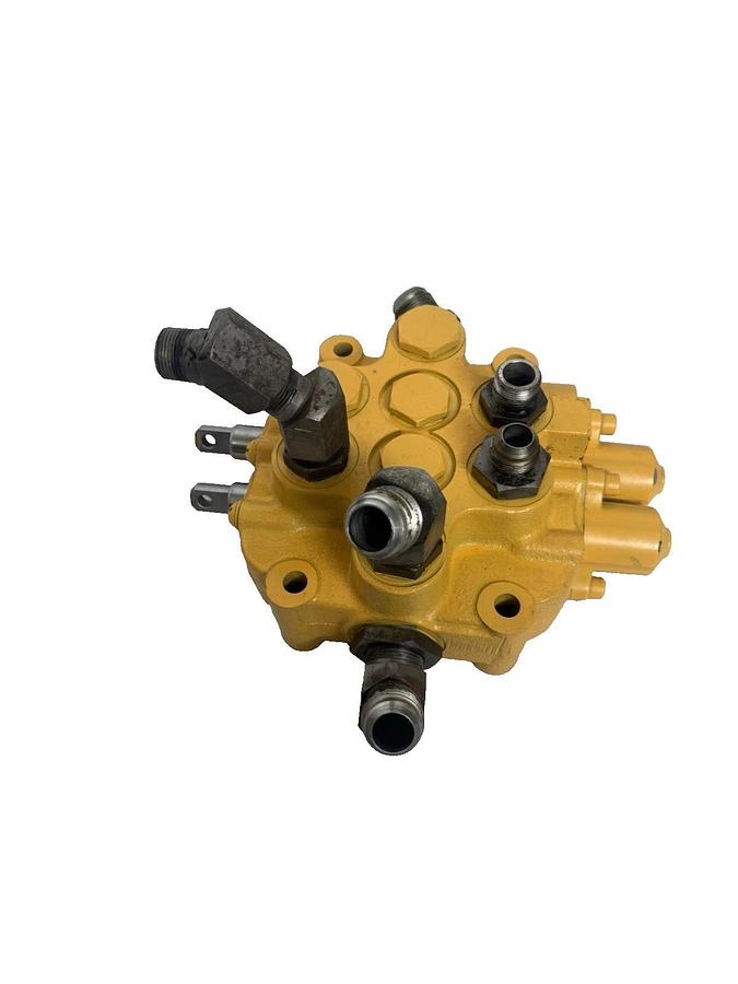 Used Altec Husco 28A7 3212C Vermeer Hydraulic Valve 2 Spool Valve block  3212C 1-D-M