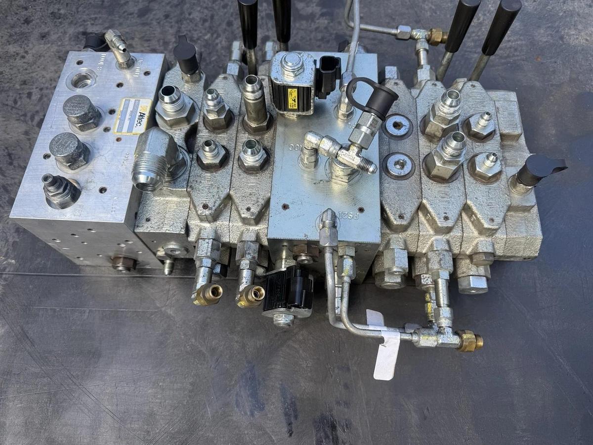Used Altec 990292145, DB5195.800 Hydraulic Valve Block 7 spool Valve