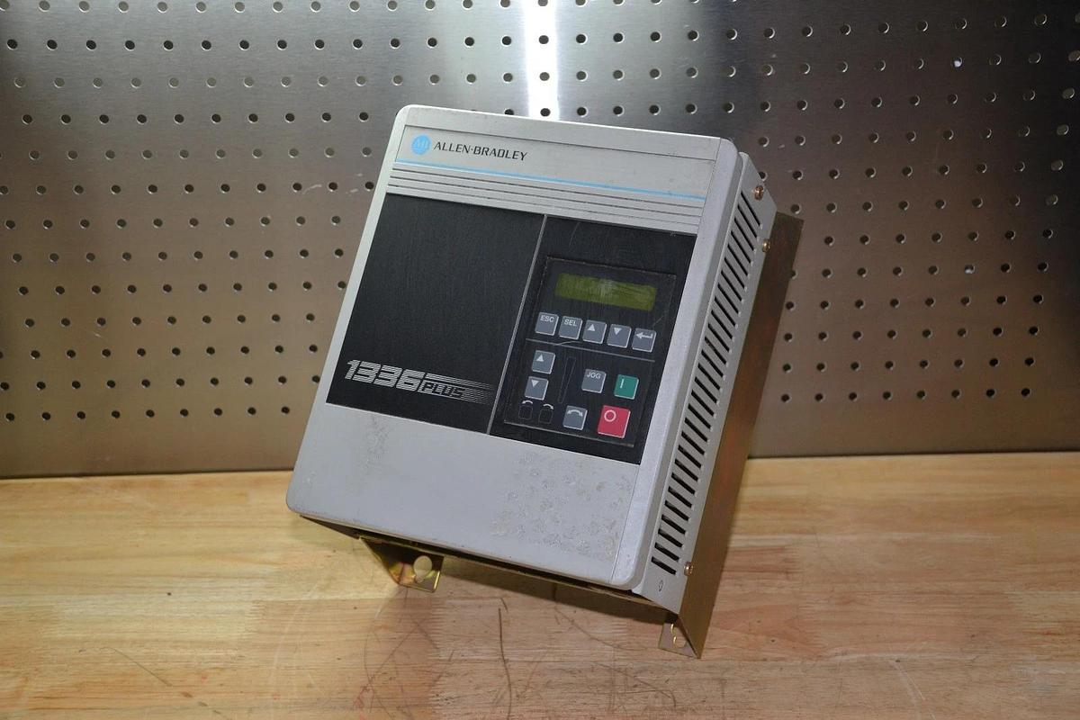 Used ALLEN BRADLEY 1336S-BRF30-AA-EN-L5 3HP 2.2KW 6AMP 3PH 0/460VAC 0/400HZ 4.8KVA