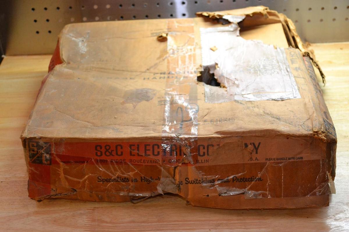 S&C Fuse Cutout XS Outdoor Distribution 14.4kv 95kv 100a 89021R8-D NEW