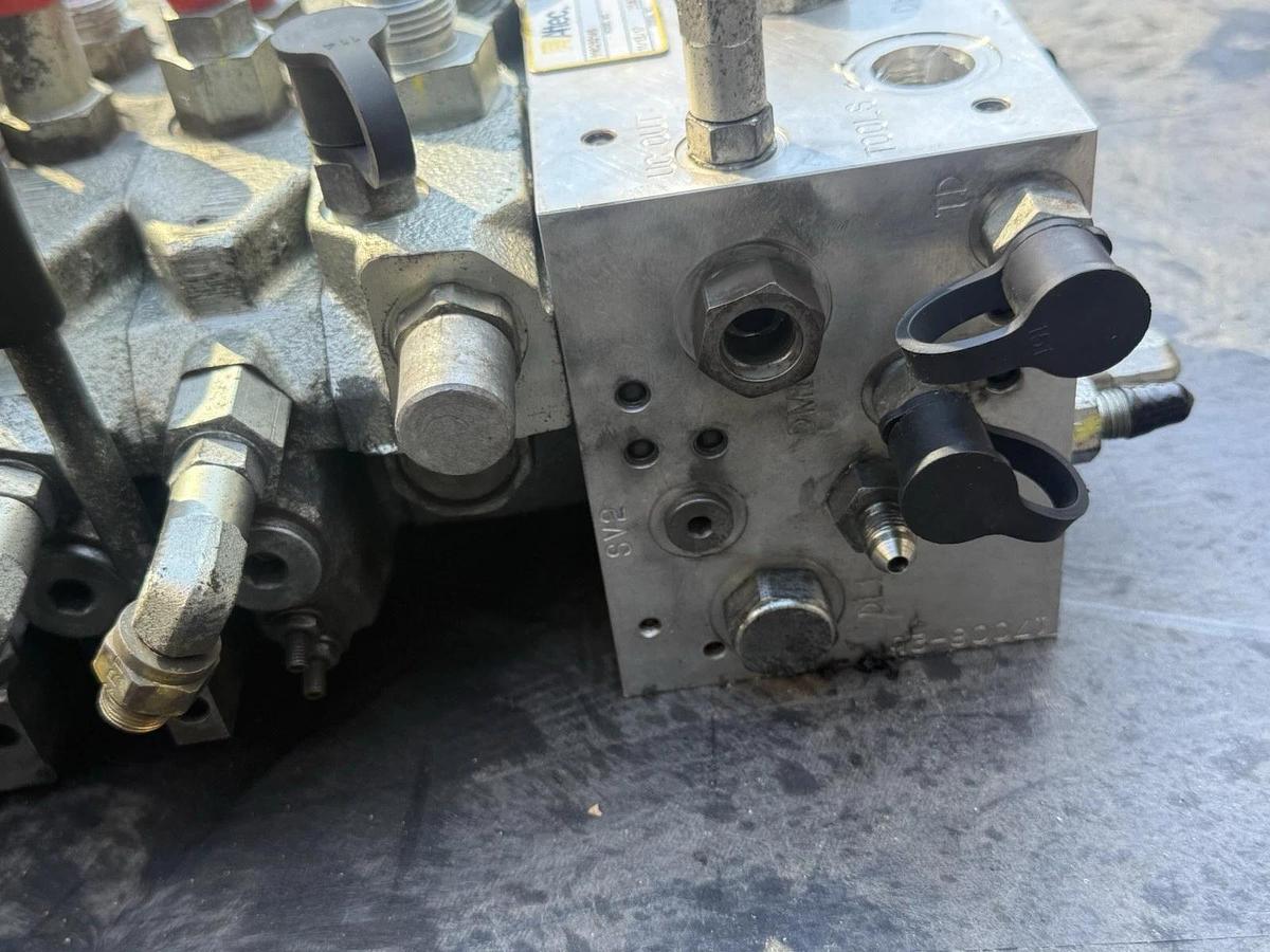 Used Altec 990292145, DB5195.800 Hydraulic Valve Block 7 spool Valve