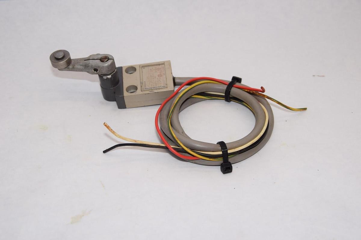 Used OMRON D4C-1224 2A / 250V 2A / 30V Limit Switch