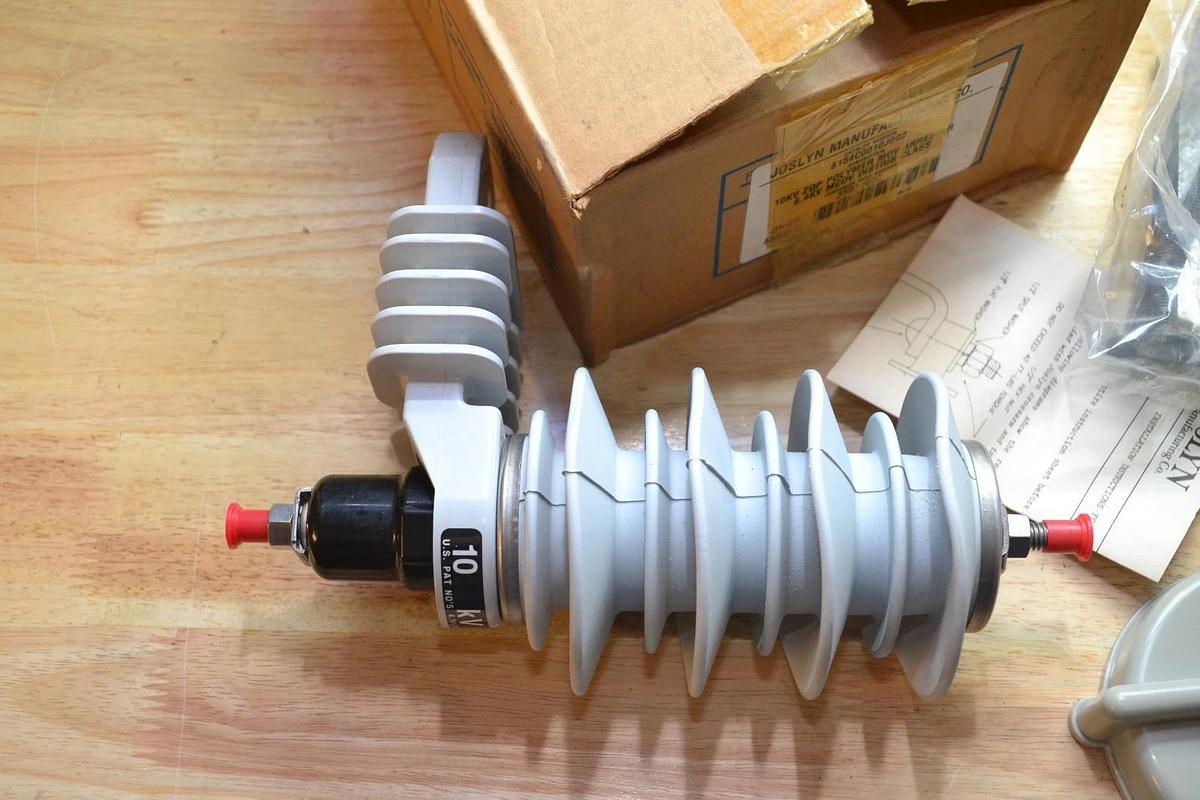 Joslyn 10kv ZQP Polymer Mov Arrester 8.4kv MC0V Distr Class 8154C0010J002 NEW