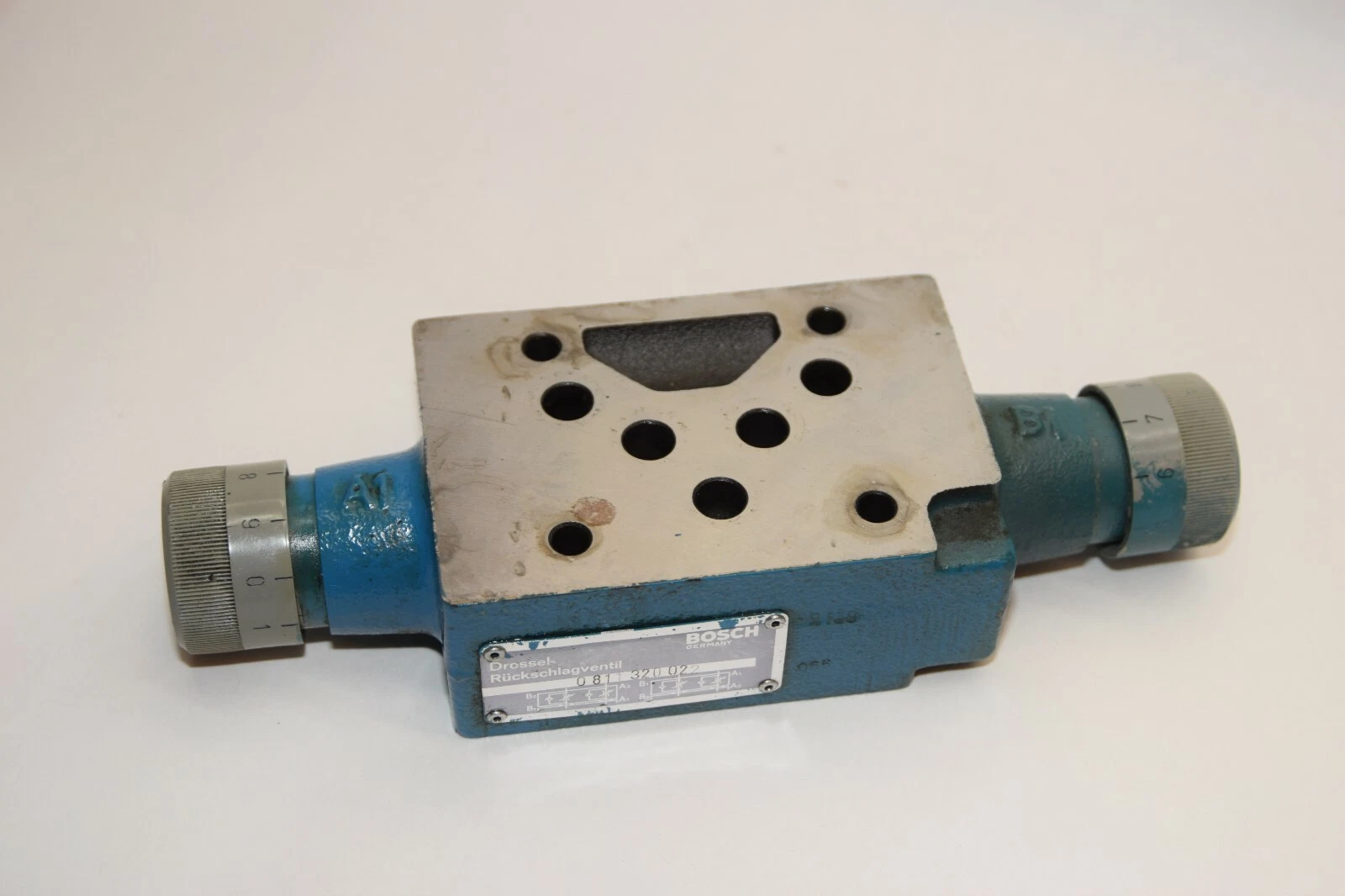 Used Bosch Hydraulic Valve Choke Stack Valve regulator 0811320022 0 811 320 022