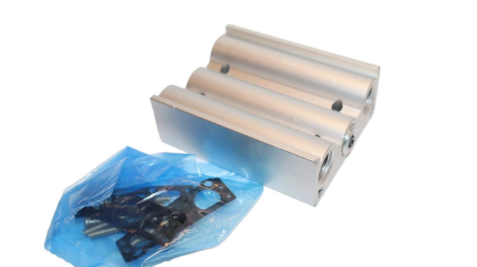 (NEW) SMC SS5Y5-20-03-00T , SS5Y5200300T Manifold Base