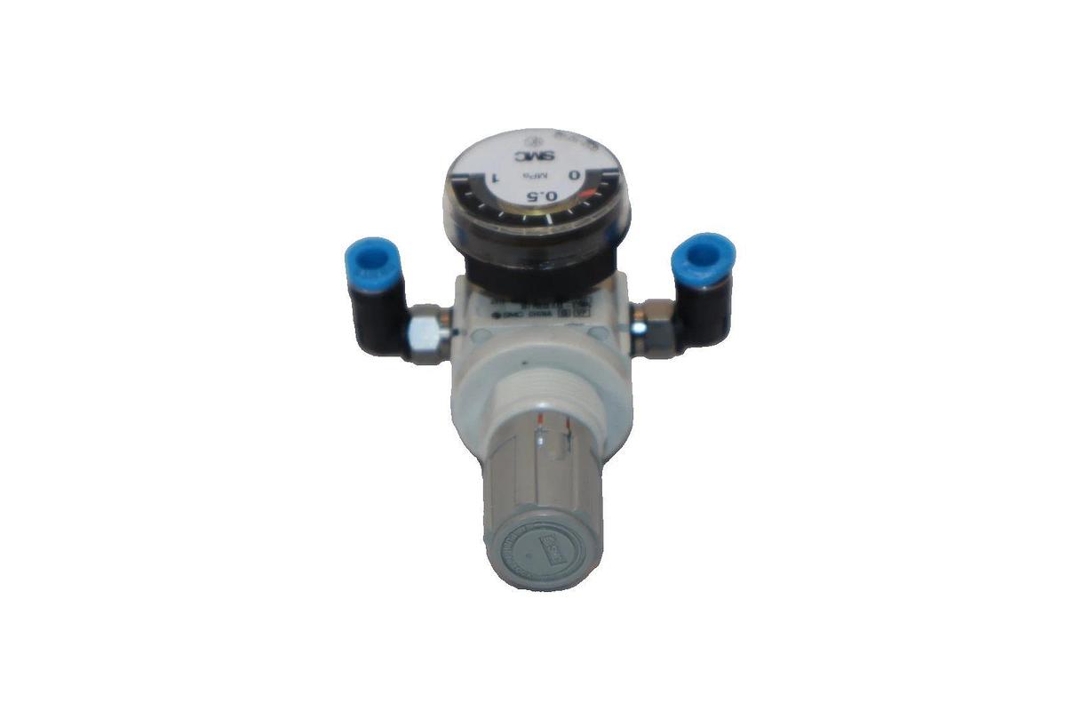 Used SMC AR10-M5BG-A , AR10M5BGA 0.05-0.7MPa Pneumatic Regulator