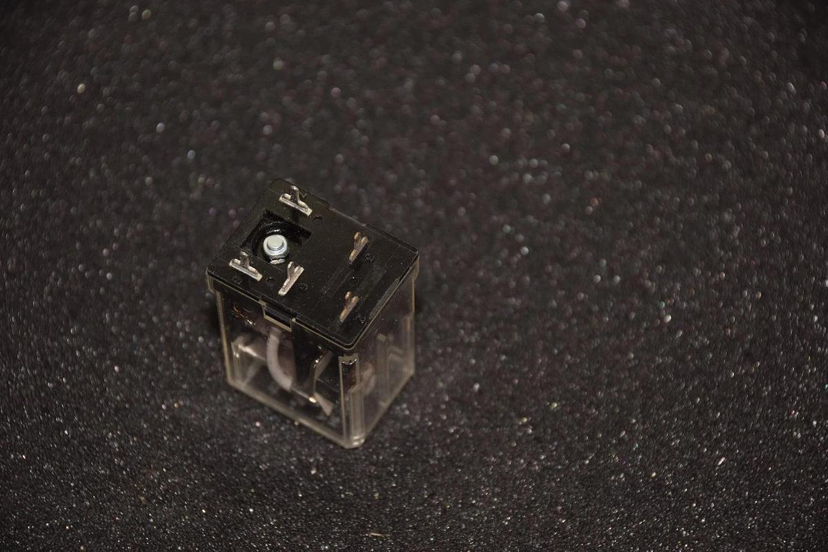 Used PANASONIC HL1-HP-DC24V-F HL1HPDC24VF 10A-250V RELAY