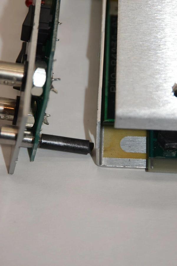 BENTLY NEVADA 3300/01-01-00 System Monitor (New has a broken faceplate stand off